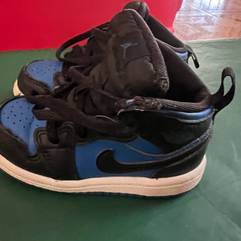 Nike Black and Blue Sneakers High-Top Design